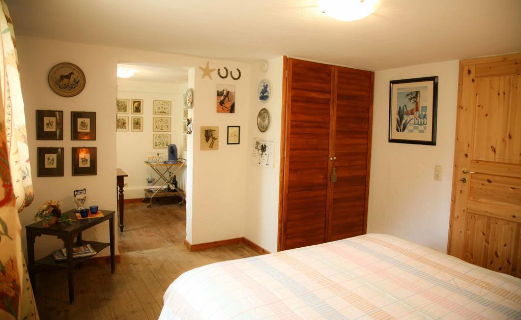 Gaestehaus Cheval Blanc Лорх ам Рейн Стая снимка