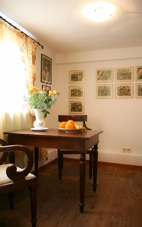 Gaestehaus Cheval Blanc Лорх ам Рейн Стая снимка